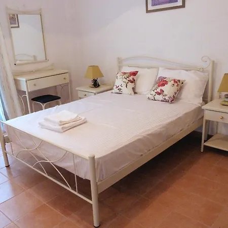 Ioli Apartment *